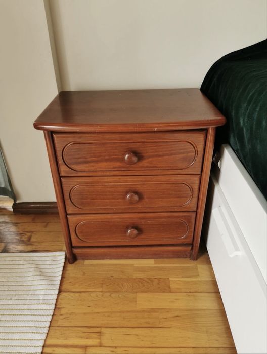 Mesa de cabeceira em madeira