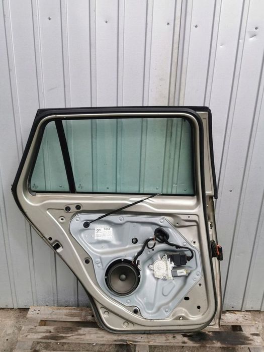 Drzwi lewy tył VW Golf V kombi LD1W