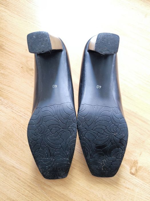 Szpilki czółenka Ferroni 40