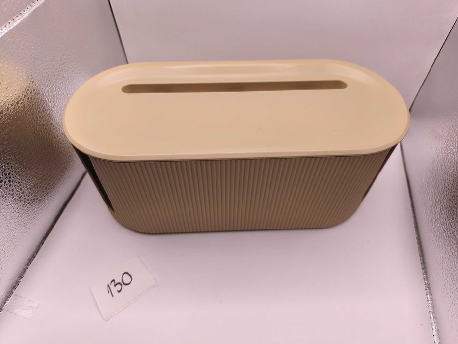 pudełko organizer na kable osłona kabli ma ryskę