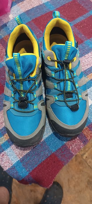 кросовки  осінні