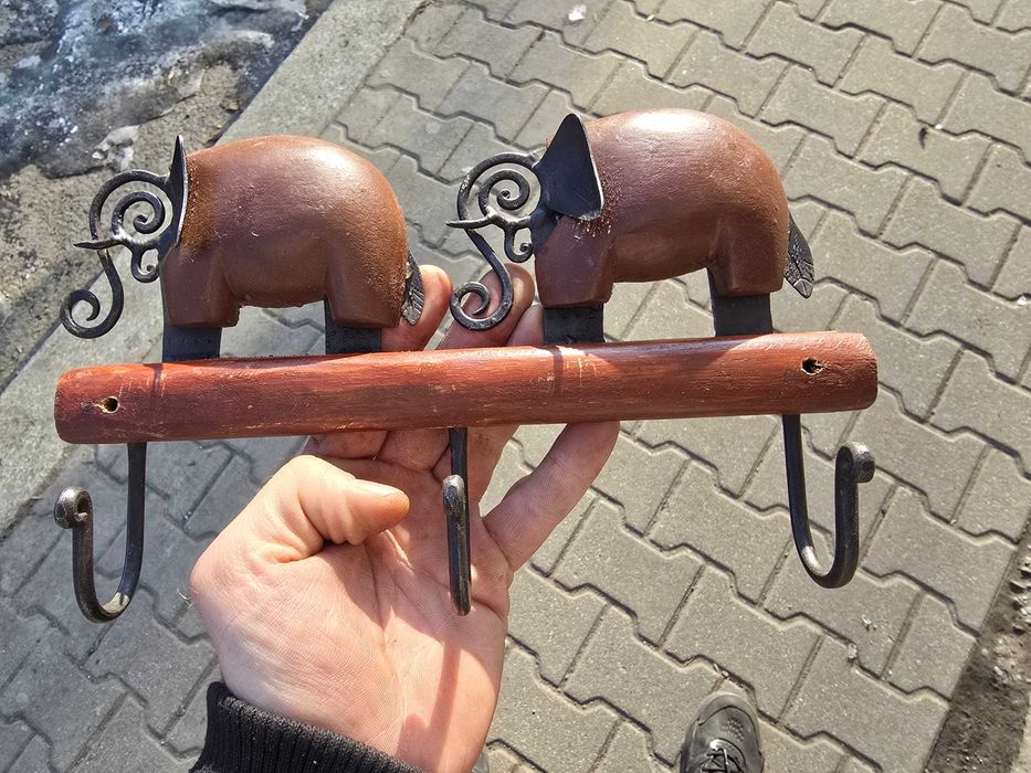 Stary metalowy wieszak   słonie