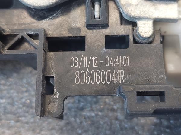 Puxador porta trás direito RENAULT Megane III Société (BZ0_)