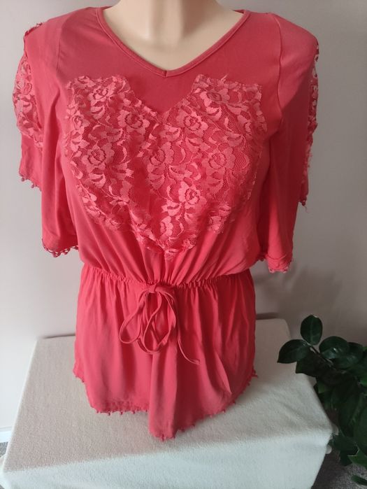 Piękna bluzeczka ze zdobieniami