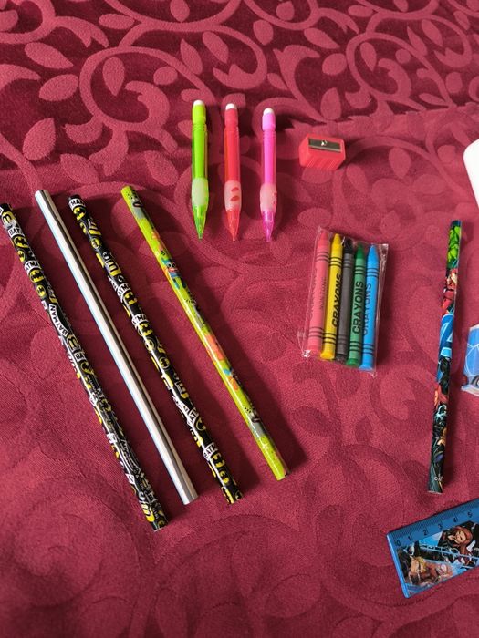 Conjunto de material variado escolar NOVO