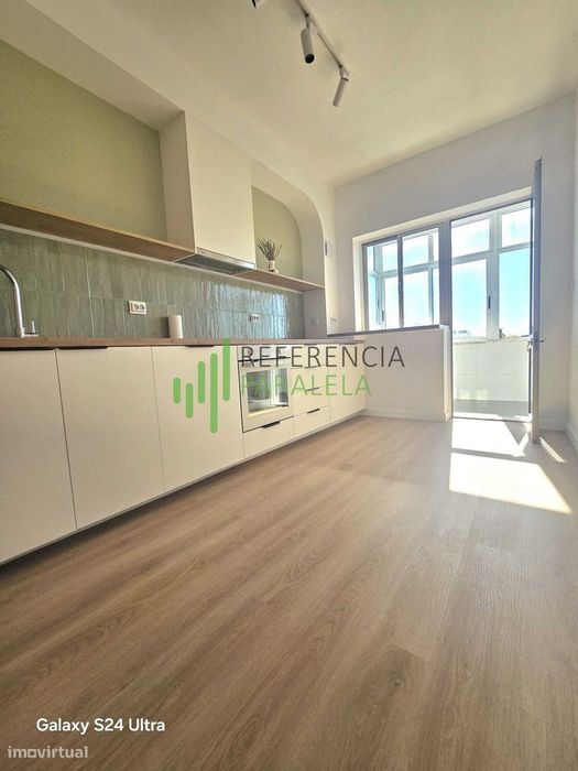 Apartamento T2 remodelado com vista Mar