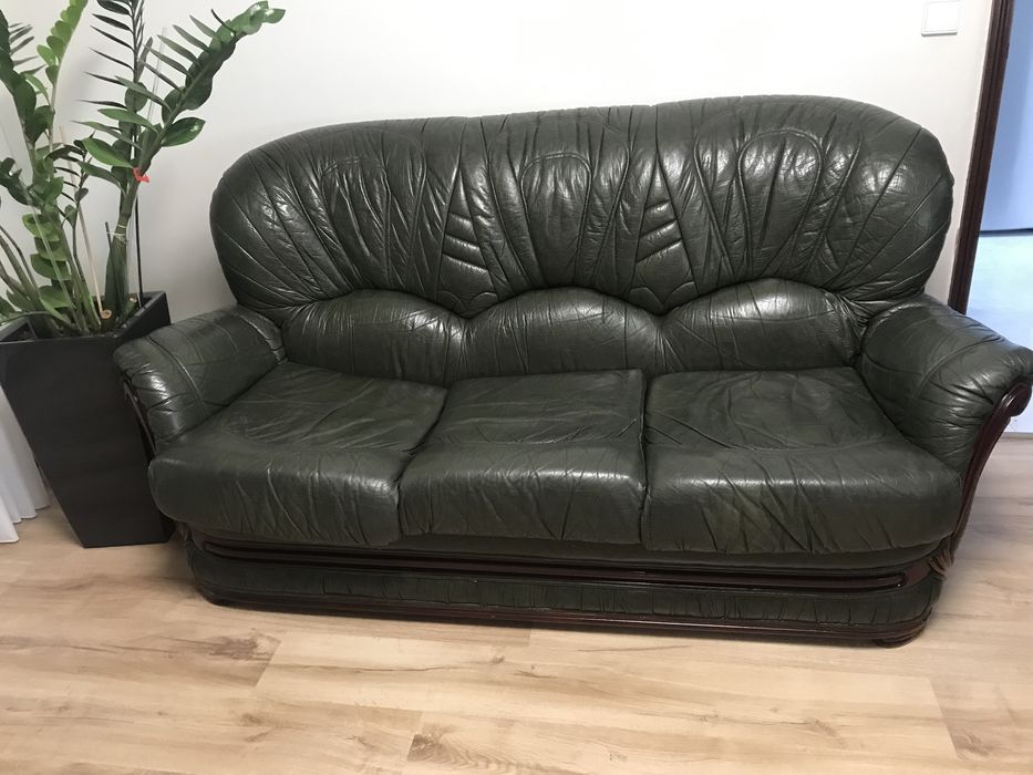 Sofás em pele um trio e dois individuais
