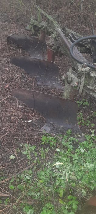 Плуг ПЛ 3-35  ^ труженік"