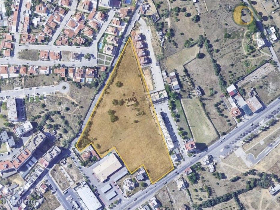 Terreno com cerca de 24.000 m2 junto à E.N. 125