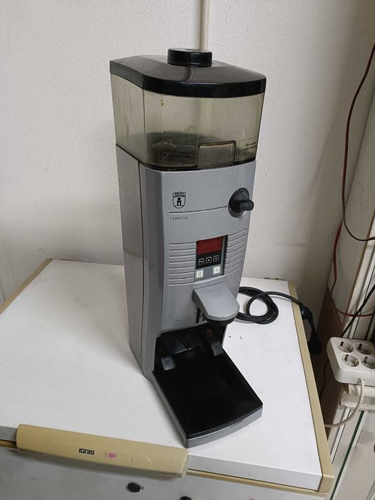 2 Moinhos de café industriais