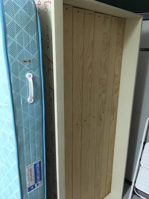 Cama criança/adolescente com 2 gavetões e colchão.