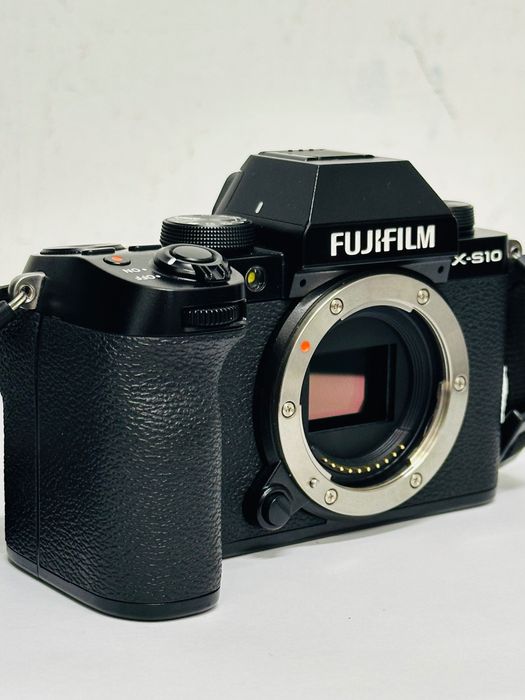 Aparat Fujifilm X-S10 Bezlusterkowiec + obiektyw Fujifilm XC 15-45mm
