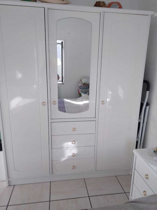 Quarto de casal branco