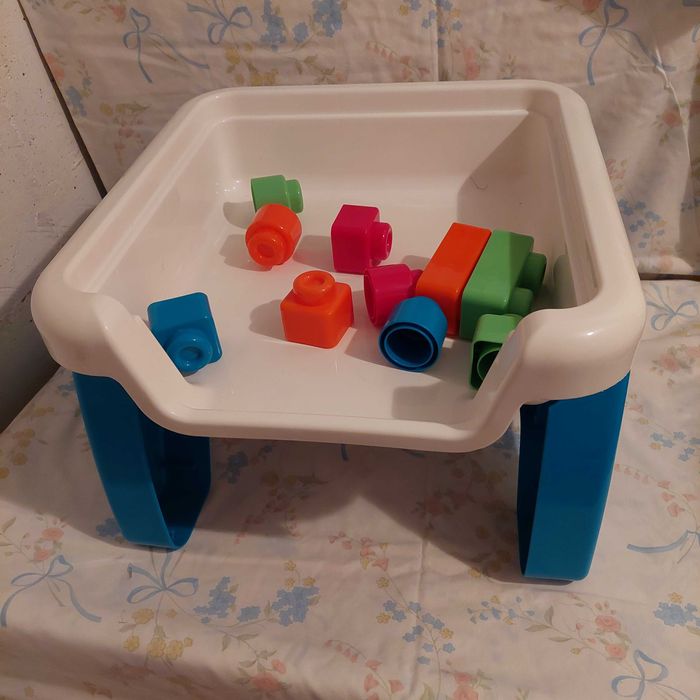 Brinquedo Chicco Bilingue e mesa de atividades Chico