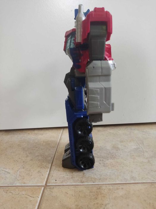 Transformers Optimus Prime, figura de ação interativa