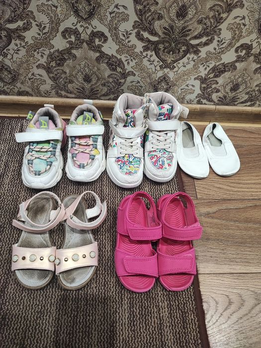 Взуття для дівчинки 29-30р, кросівки, хайтопи, босоніжки, чешки