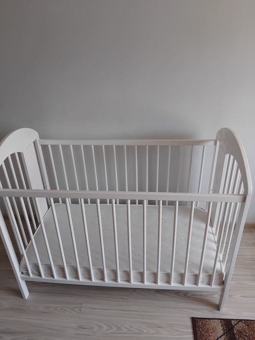 Łóżeczko dziecięce z materacem