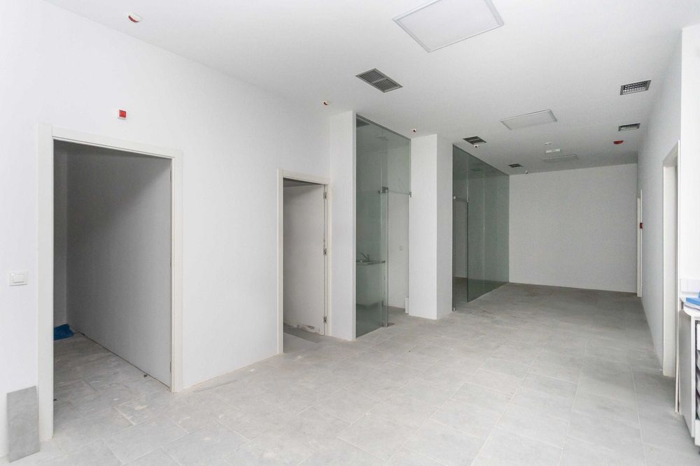Espaço comercial com 600 m² — instalações novas