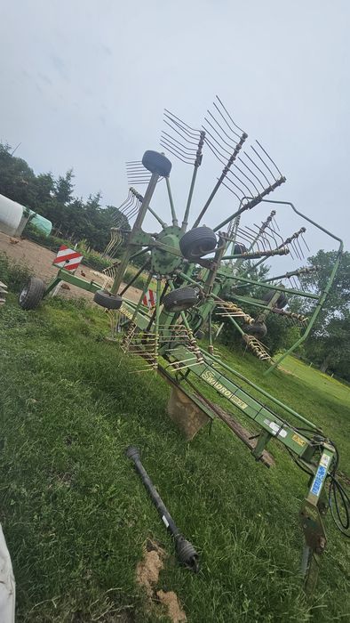 Duża masywna zgrabiarka Krone Swadro 800/26