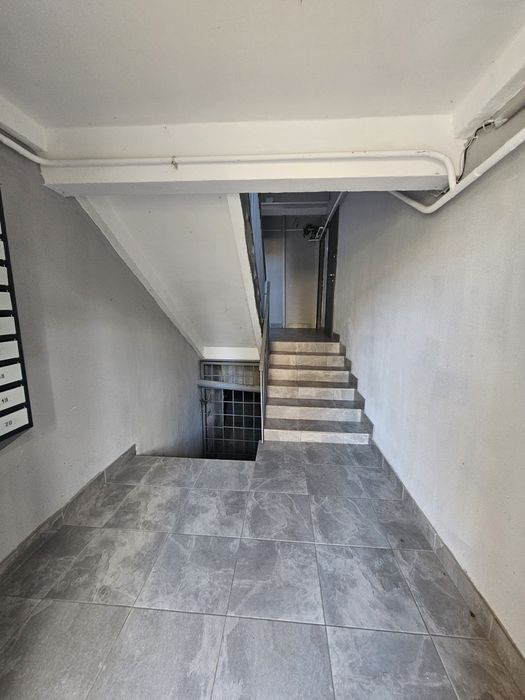 Продам 1-кімнатну квартиру, район 8-9 школи, третій поверх