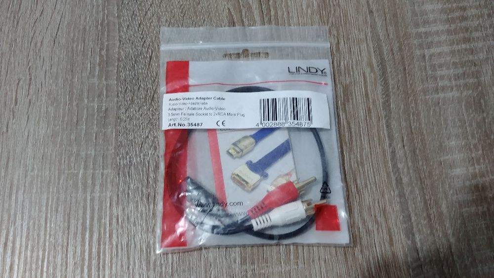 Adaptador LINDY 3.5mm femea 2x RCA macho
