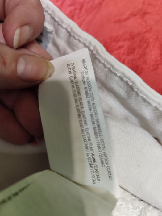 Spodnie rurki z przetarciami