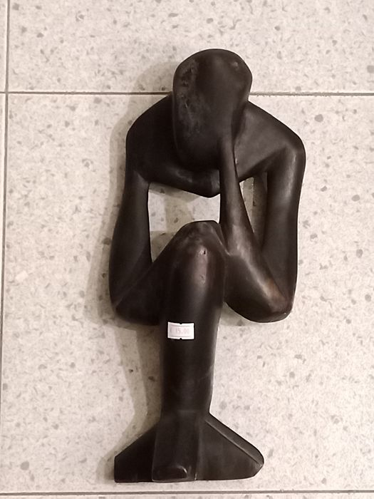 Estatueta do pensador em madeira pau preto