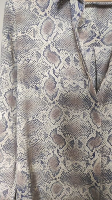 Koszula Mango s, wzór wężowej skóry, szaro beżowa niebieska