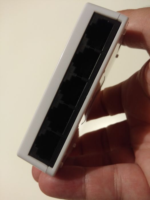 Mini Switch with 5 RJ45 Ports, 10/100 Mbps64550903474305124