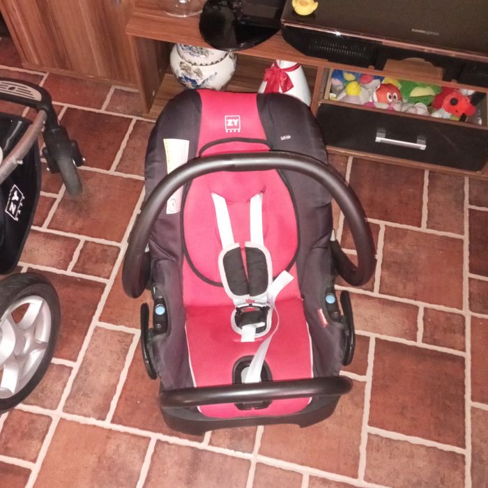 Vendo carrinho bebe marca Zippy