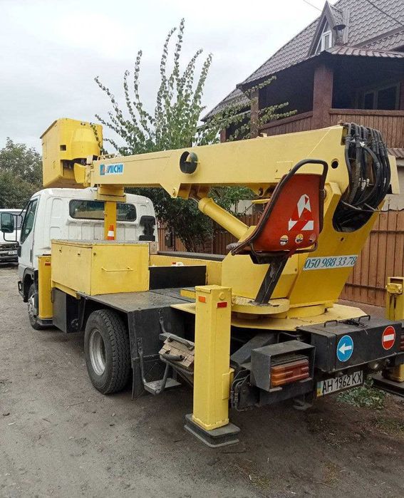 Пропонуємо послуги з обрізки дерев, видалення гілок та стовбурів.