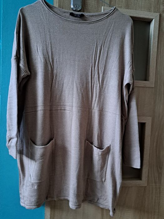 Beżowy sweter damski