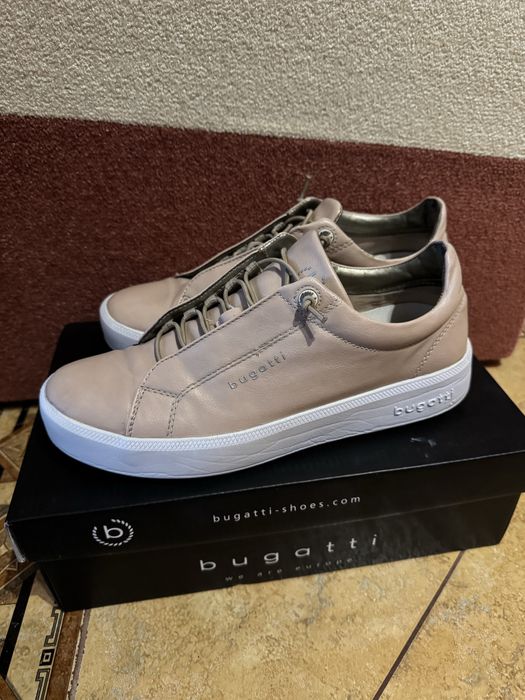 Туфлі шкіряні жіночі Bugatti