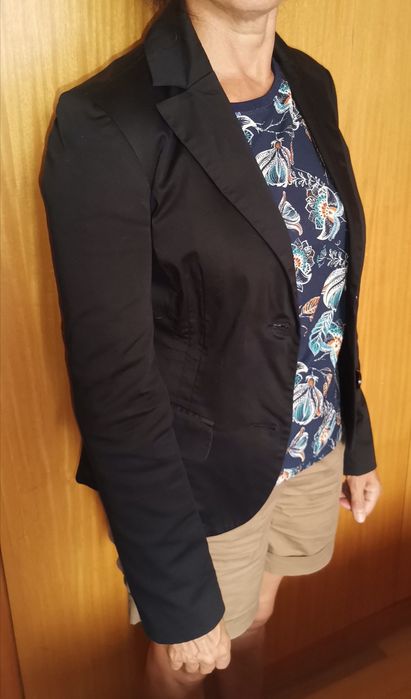 Blazer de mulher preto usado