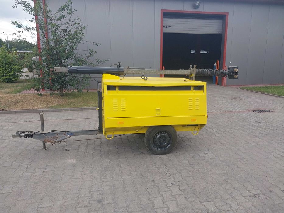 Maszt oświetleniowy hydrauliczny / agregat prądotwórczy / Kubota D905