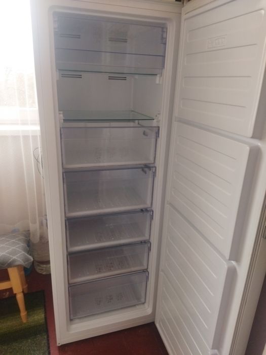 Продається морозильна камера Beko