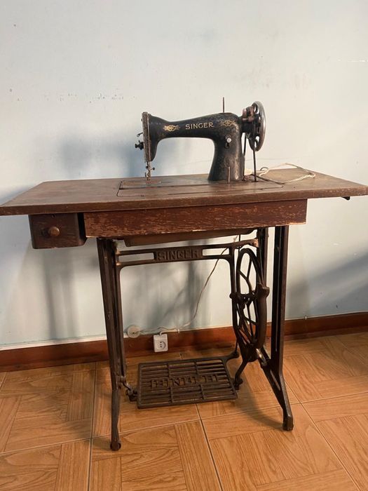 Máquina de pé Singer