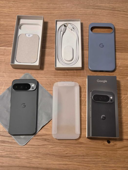 Google Pixel 10 Pro XL 256 GB Obsidian + etui Google + pudełko STAN IDEALNY