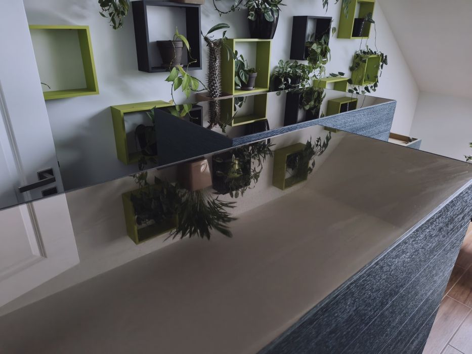 Stolik / ekspozytor sklepowy na kółkach