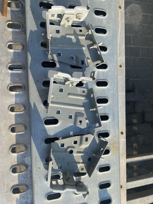 Mocowanie błotnika prawe lewe Renault Master III lift IV 2021r