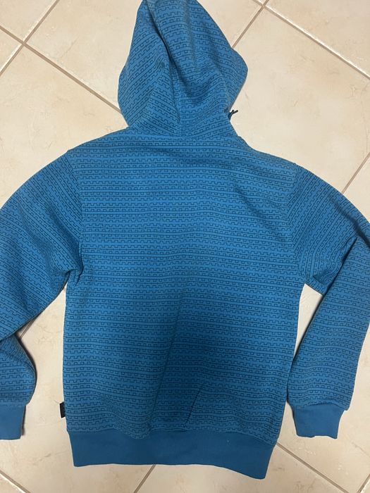 Ciepła błękitna bluza chłopieca