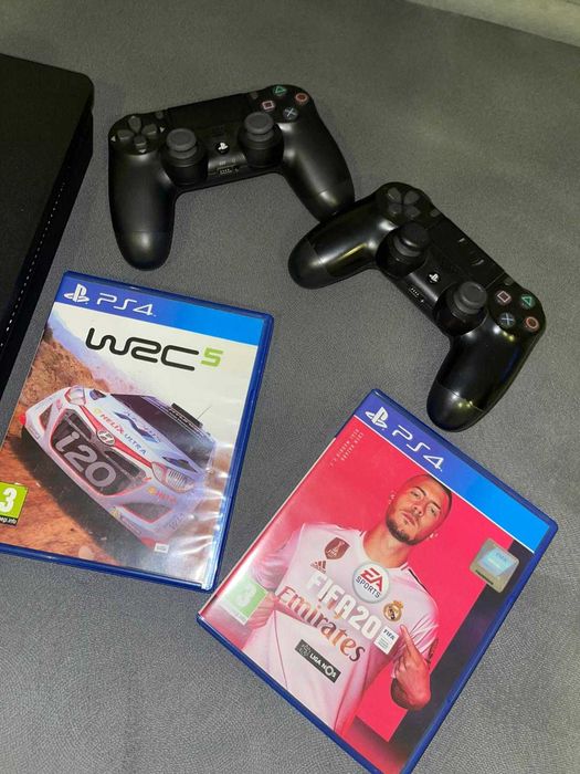 Vendo Ps4 com 2 comandos