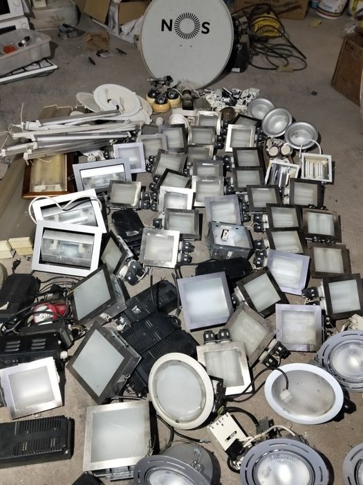 Lote de material elétrico usado