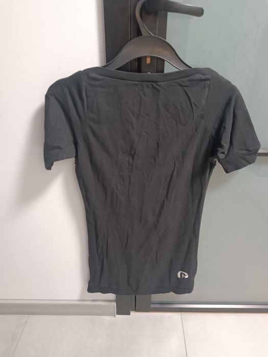 Błyszcząca cekinowa bluzka t-shirt cost-bart nowa 36-38 s-m