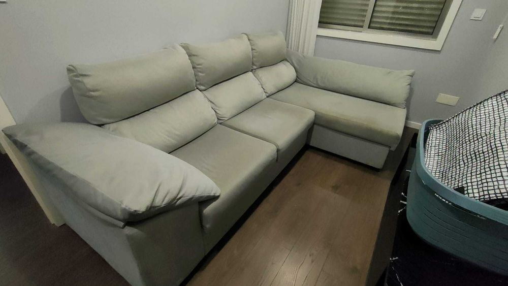 Sofá com chaise longue