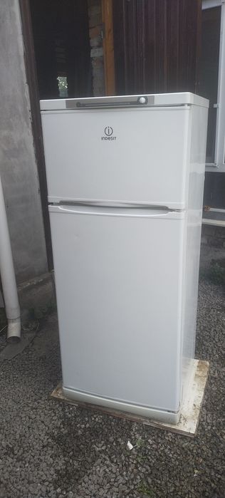 Продам холодильник індезит4500