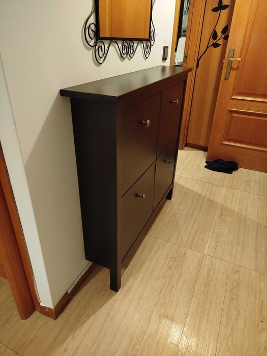Sapateira hemnes castanho escuro