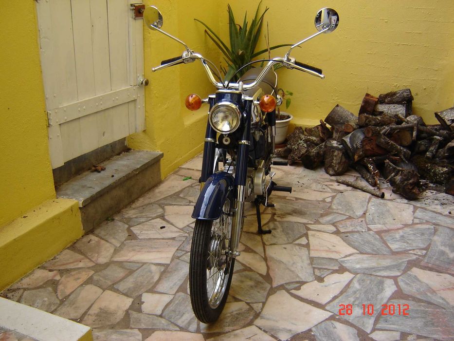 Honda 50 CD com documentos