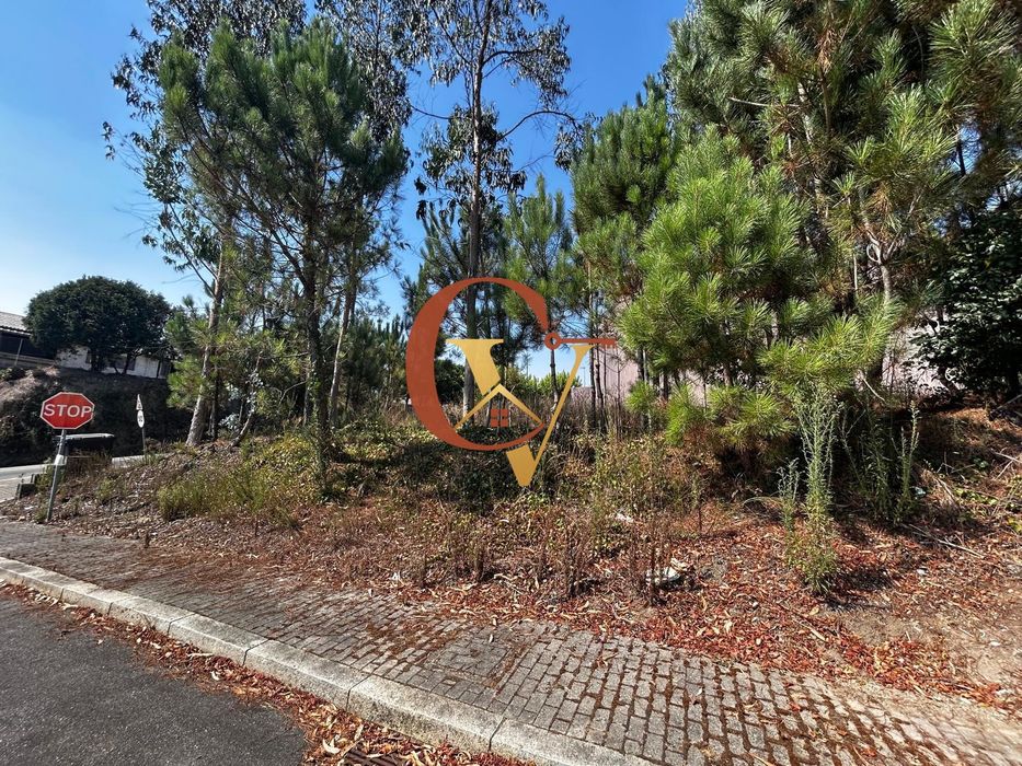 Terreno para Construção de Moradia 4 Frentes em Cristelo, Barcelos | 542 m²