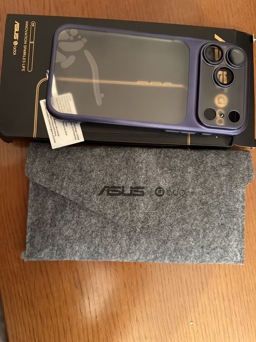 Продам фірмовий чохол на Iphone 17 Pro Max
